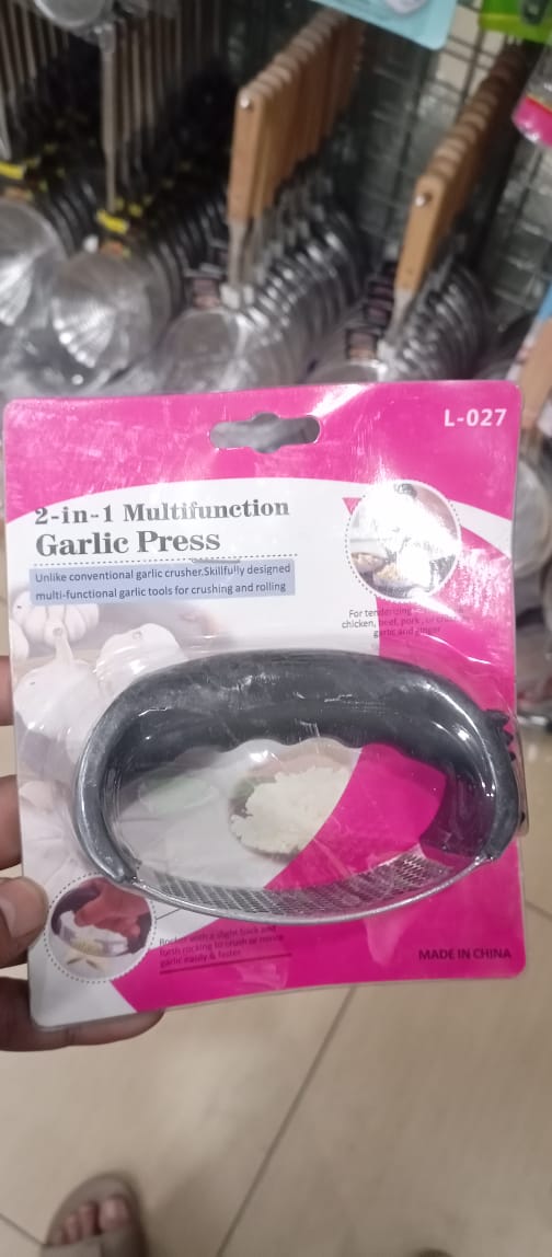 Stainless Steel Garlic Press Rocker – Manual Garlic Crusher, Mincer & Squeezer Kitchen Tool